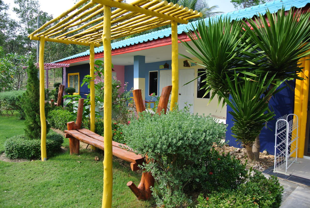 Baanraisooksangchan Kaeng Kachan Exterior foto