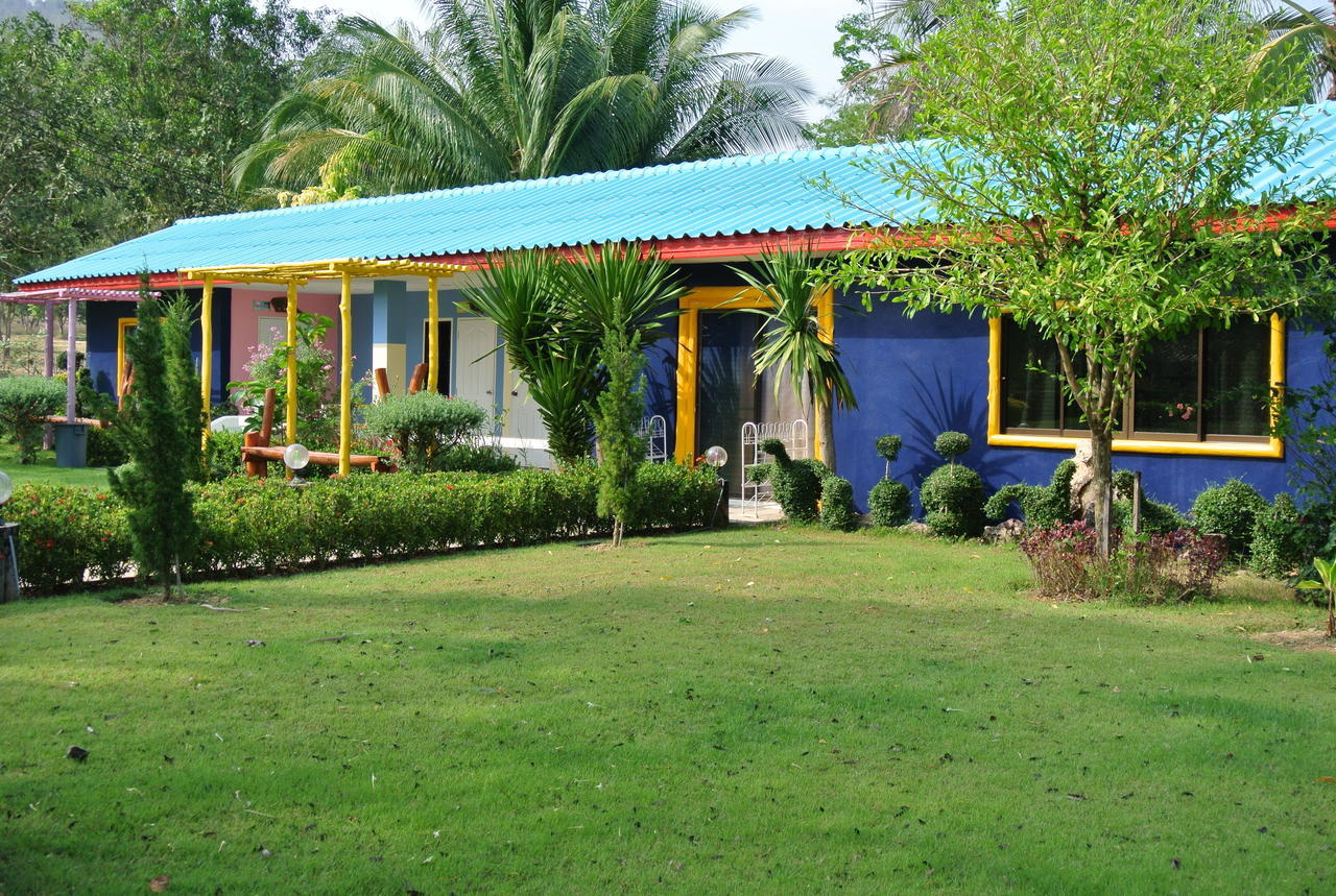 Baanraisooksangchan Kaeng Kachan Exterior foto