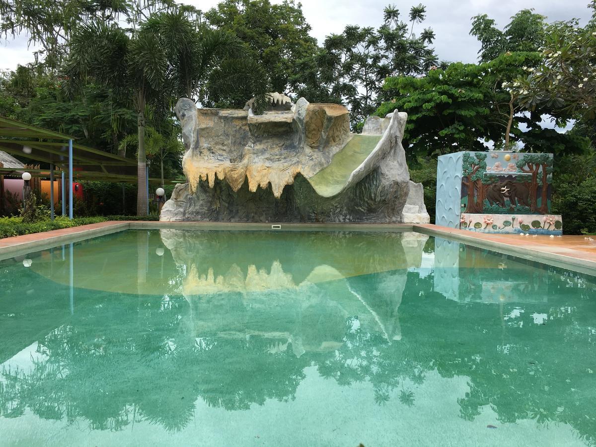 Baanraisooksangchan Kaeng Kachan Exterior foto